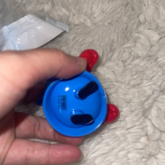 Minions bedtime story Boxing fundamentals resin plastic sculpture blue /red NWT - Picture 9 of 10